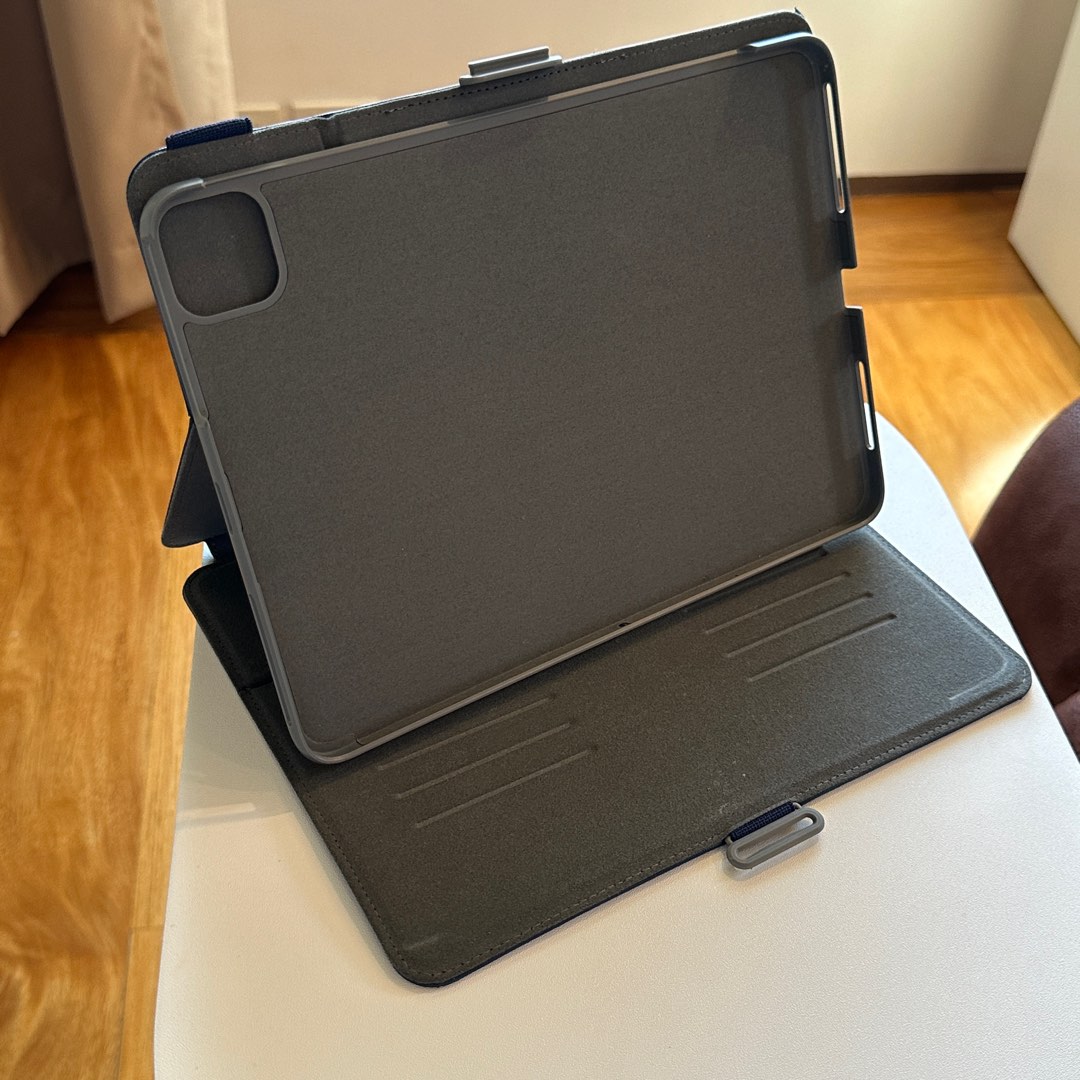 Speck iPad Pro 11in 2nd gen case, Mobile Phones & Gadgets, Mobile