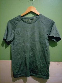 (Category: ) located in . Submitted by bundleuniqlo4all (Listing ID 1256981961, Image 1). Description: .