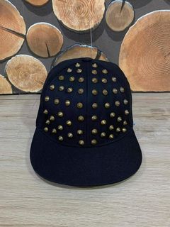 Teamlife original snapback
Studded black cap