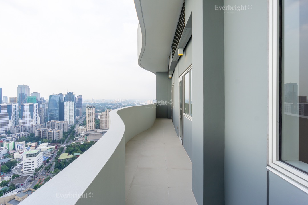 The Royalton at Capitol Commons 2 bedroom with 2 parking Pasig City