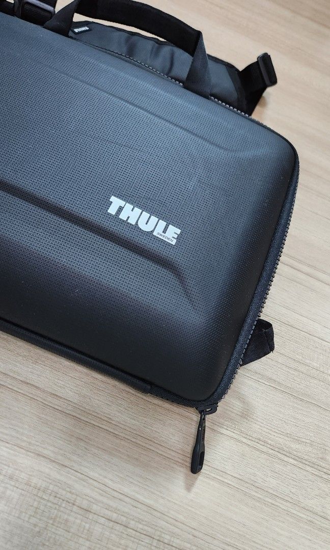 Thule Macbook Pro laptop bag 16", Computers & Tech, Parts & Accessories