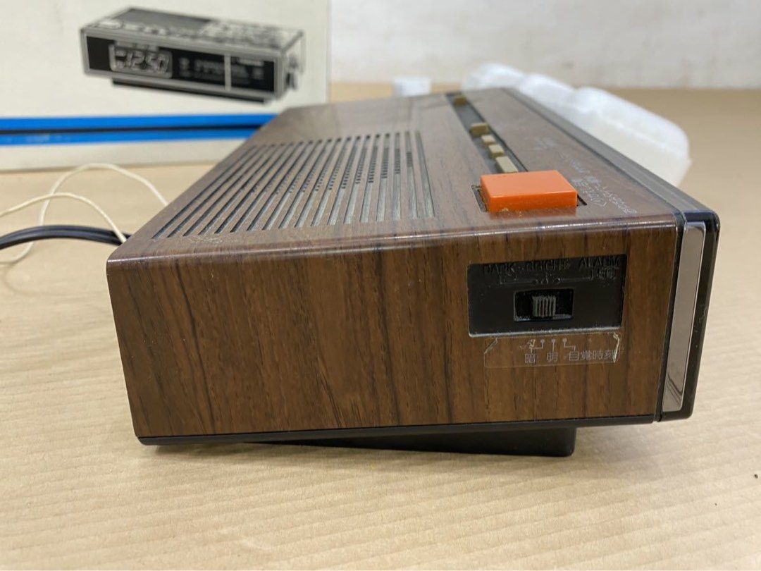 Toshiba clock radio vintage, Furniture & Home Living, Home Decor