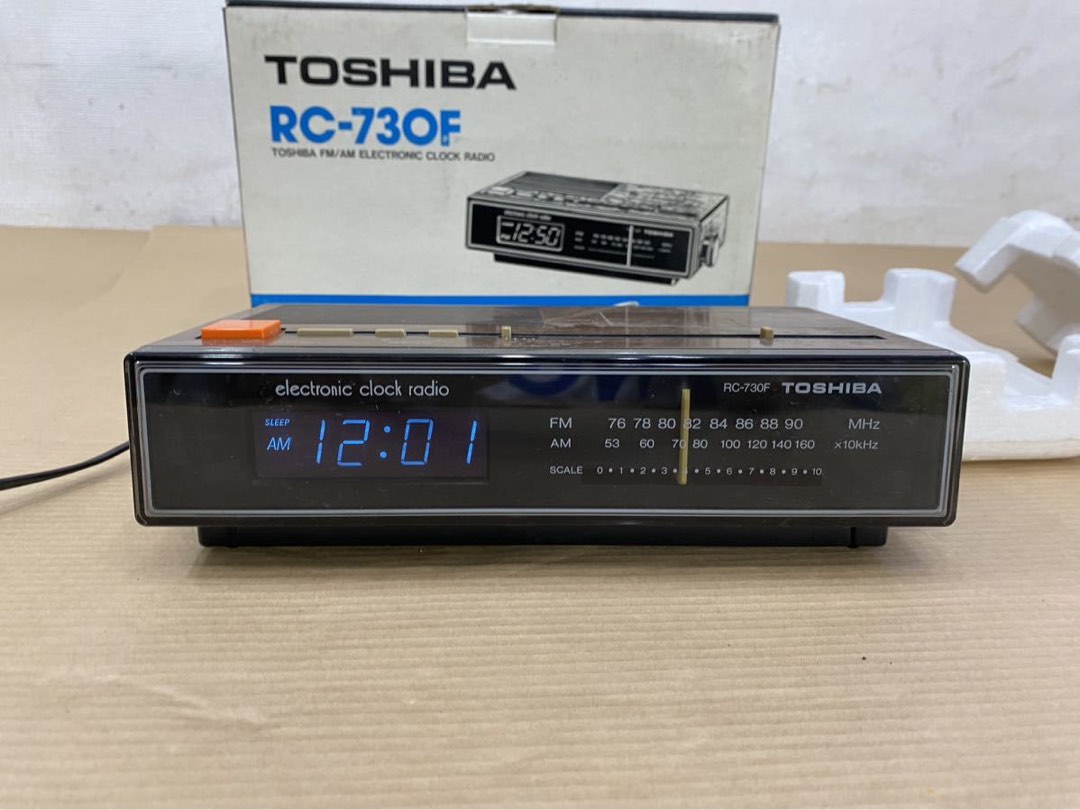 Toshiba clock radio vintage, Furniture & Home Living, Home Decor
