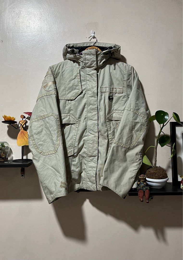 Volcom Snowboard Jacket (Category: Coats, Jackets and Outerwear) located in Baguio. Submitted by shameelalijah_ (Listing ID 1256859330, Image 1). Description: Volcom snowboard jacket M-L (20x25.5) Needs wash Baguio loc ₱750 +sf.