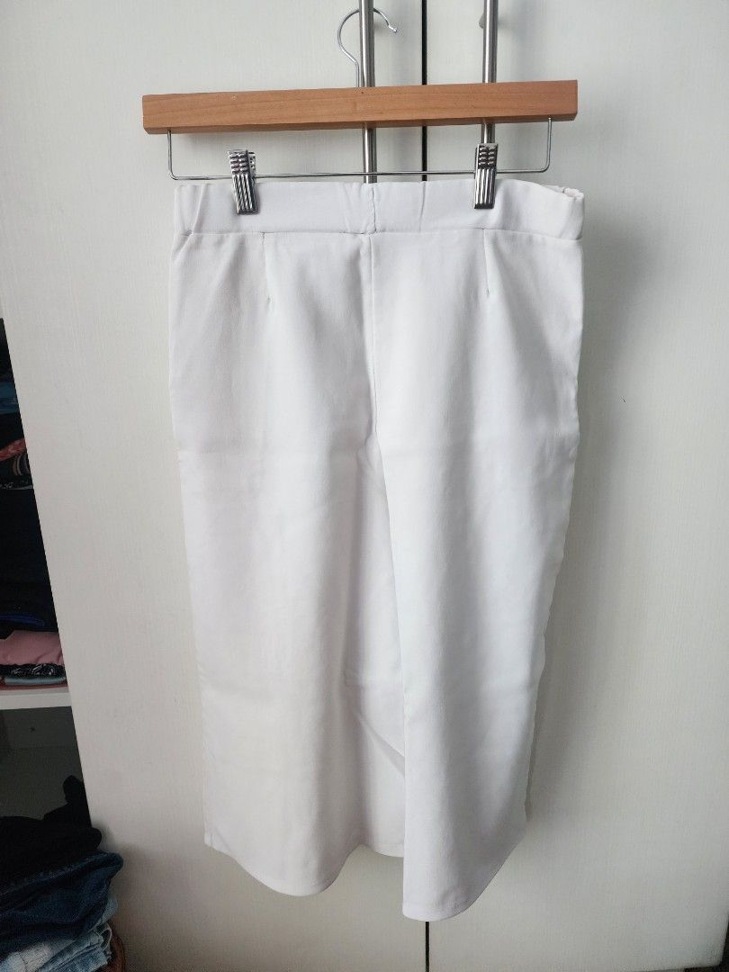 White Cullotes Pants (Category: Other Bottoms) located in Makati City. Submitted by hellochaa (Listing ID 1256861830, Image 2). Description: No stains Decluttering loc: Hulo, Mandaluyong.