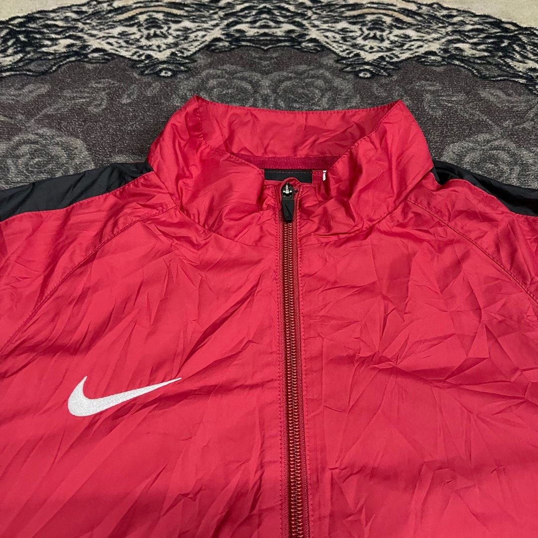 Red and black nike windbreaker discount