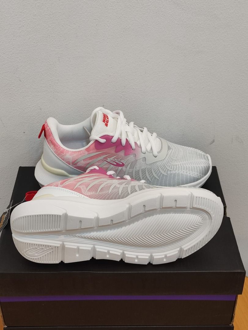World balance running sales shoes for ladies