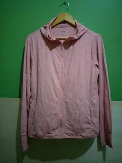 (Category: ) located in . Submitted by bundleuniqlo4all (Listing ID 1256981384, Image 1). Description: .