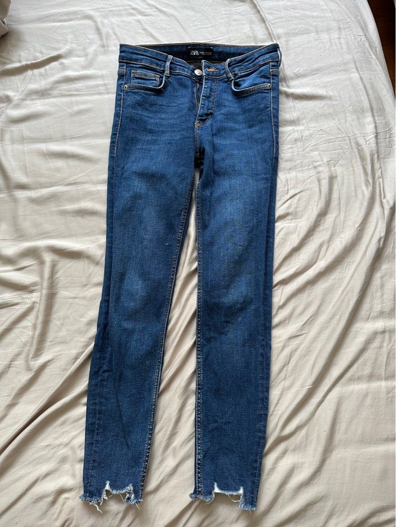 Zara Medium Wash Frayed Hem Jeans Women s Fashion Bottoms Jeans Leggings on Carousell