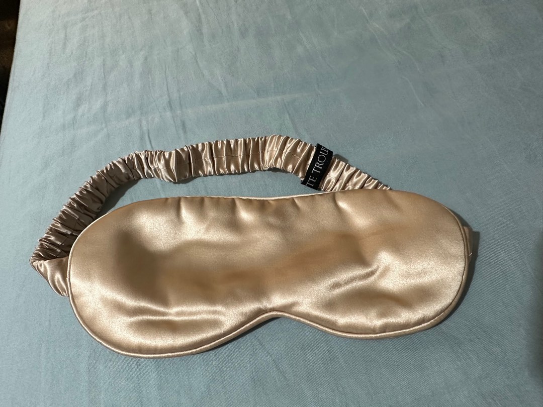 100 silk Eyes mask, Women's Fashion, Watches & Accessories, Other