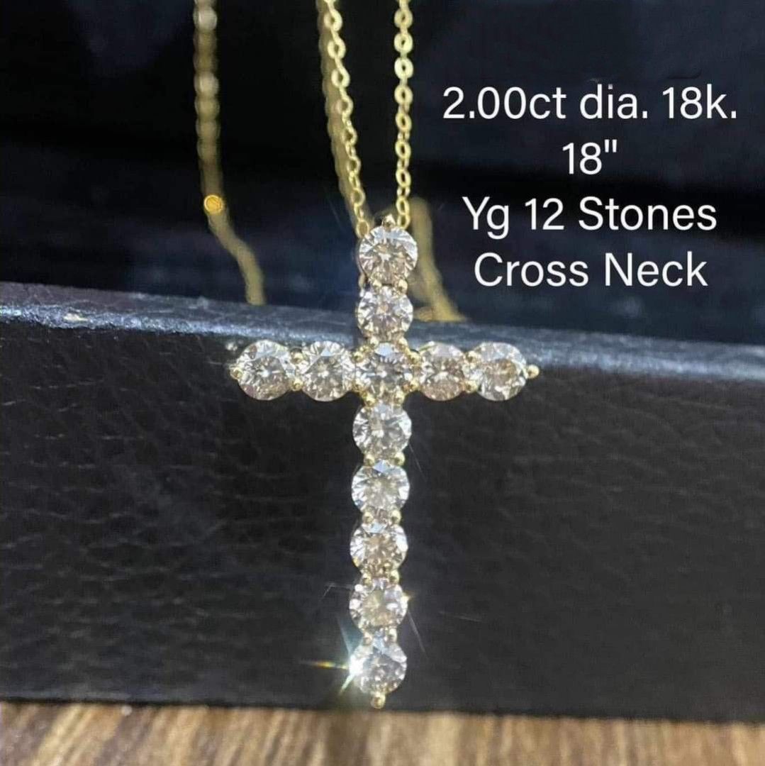 18K Gold Cross Necklaces for Women - Up to 75% off | Lyst