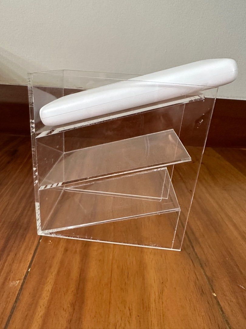 Acrylic and rotating organizer for small things makeup (Category: Storage Boxes & Baskets) located in Quezon City. Submitted by closet.cha (Listing ID 1257091188, Image 3). Description: Everything for 800 New pa actually. Hindi pa assembled ung rotating organizer. Complete. Includes the muji acrylic slanted organizer for small things like makeup, powerbank, stationary, etc No return no exchange No haggle and low baller offers. No other photos or 