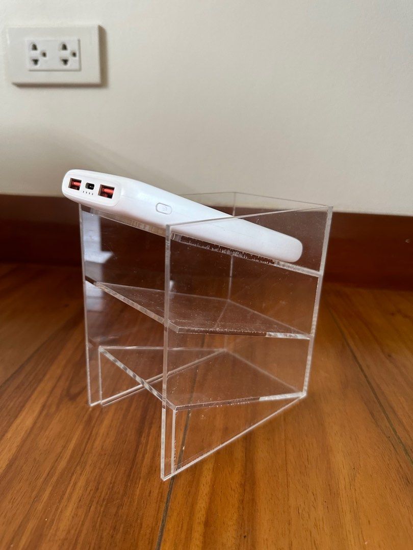 Acrylic and rotating organizer for small things makeup (Category: Storage Boxes & Baskets) located in Quezon City. Submitted by closet.cha (Listing ID 1257091188, Image 2). Description: Everything for 800 New pa actually. Hindi pa assembled ung rotating organizer. Complete. Includes the muji acrylic slanted organizer for small things like makeup, powerbank, stationary, etc No return no exchange No haggle and low baller offers. No other photos or 