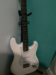 FREE AMP! Sell/trade: All-white Electric Guitar + Distortion Pedal