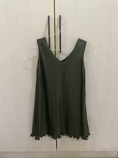 Army pleats top