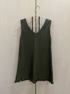 Army pleats top