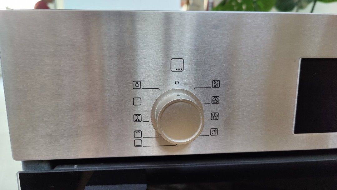 BOSCH BuiltIn Oven HBF114BR0K 66L (warranty till 27feb24), TV & Home