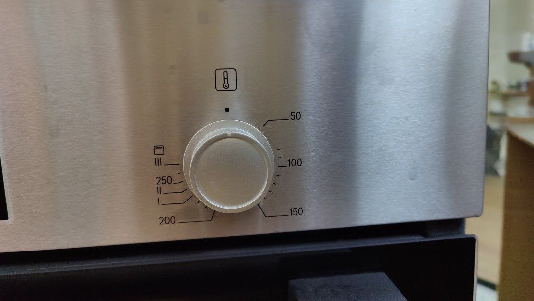 BOSCH BuiltIn Oven HBF114BR0K 66L (warranty till 27feb24), TV & Home