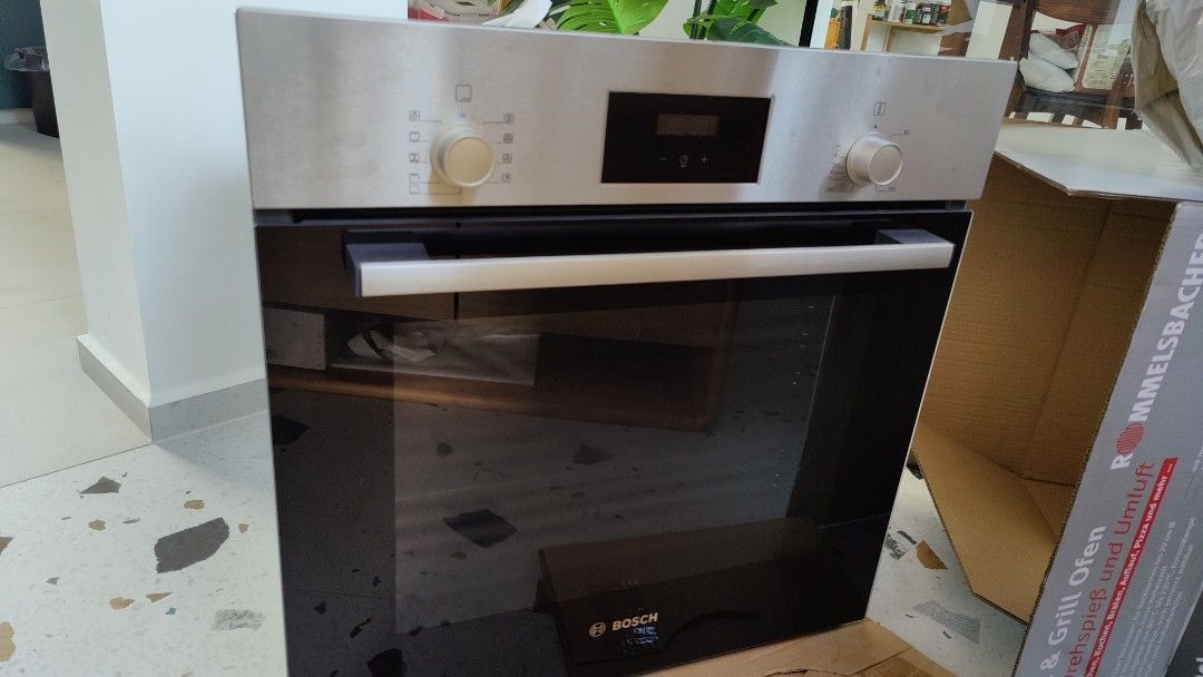 BOSCH BuiltIn Oven HBF114BR0K 66L (warranty till 27feb24), TV & Home