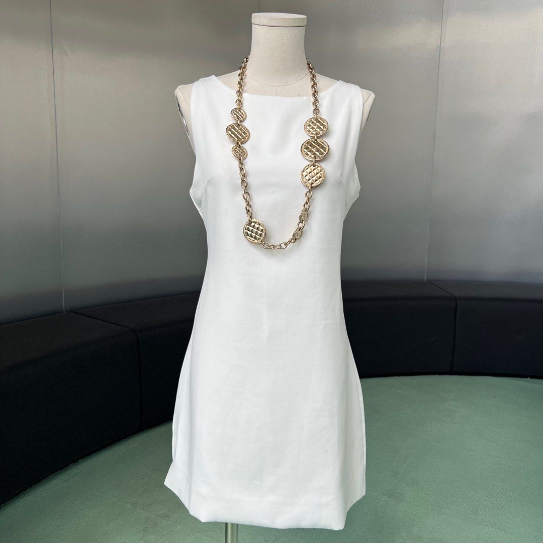 Medallion chain on sale