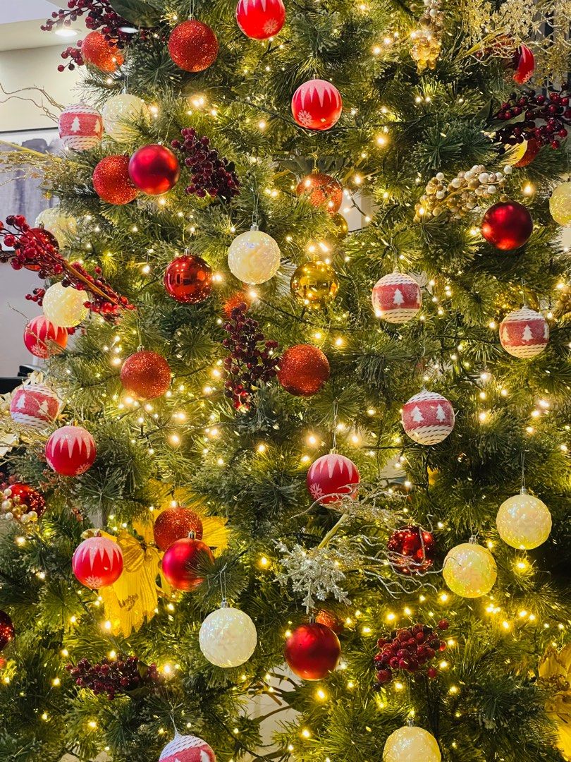 10 ft. Christmas Tree with Ornaments, Announcements on Carousell