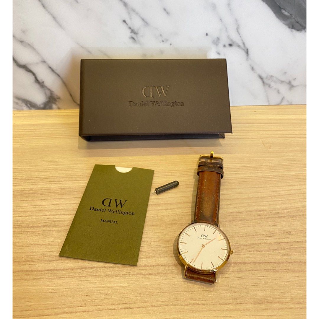 Original Daniel Wellington Classic St. Mawes 36 mm Rose Gold Watch - Jam DW Wanita (Kategori: Jam Tangan Wanita) berada di Tangerang. Dikirim oleh cylocollection (ID iklan 1257015217, Gambar 2). Deskripsi: Brand : Daniel Wellington Detail Produk : Dimension : 36 mm x 6 mm Band width : 18 mm Finishing : Rose gold Glass : Mineral glass Strap : Leather strap Buckle : Rose gold Movement : Quartz Japan citizen 1L22 movement Function : Hour | Minute Wa