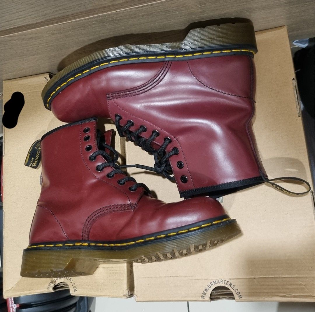 Cherry red 8 deals hole doc martens