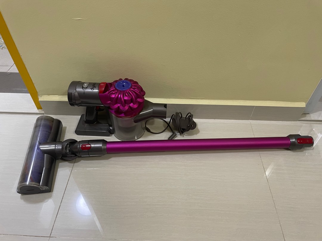 Dyson V7 Vacuum Cleaner (battery spoilt), TV & Home Appliances, Vacuum
