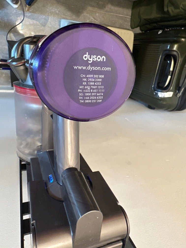 Dyson vacuum cleaner & Stand, 家庭電器, 其他家庭電器- Carousell