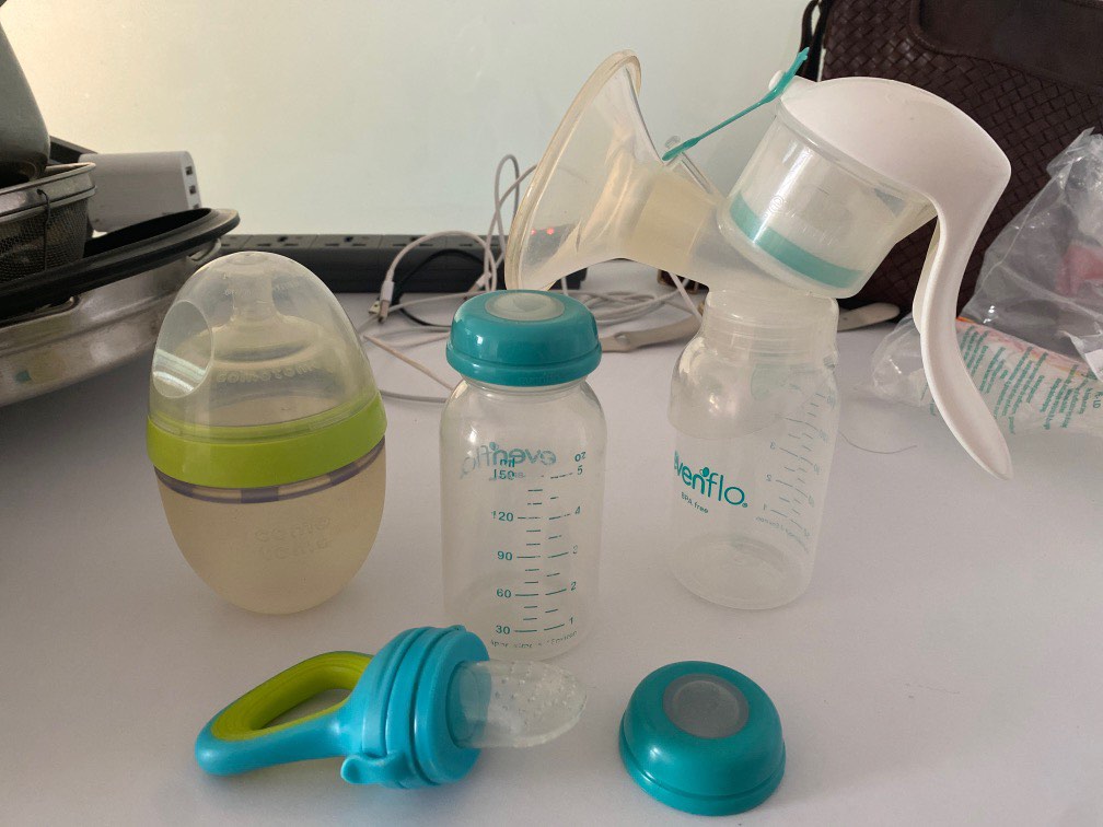 Evenflo Manual Breastmilk pump, Extra milk storage bottle and como