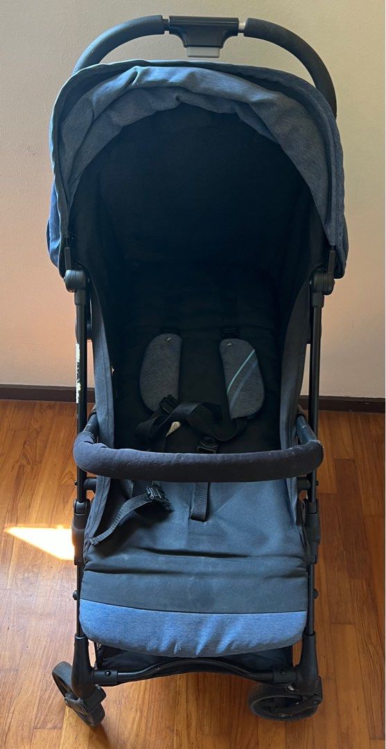 EvenFlo Pilot LX compact travel stroller (can carry in Cabin