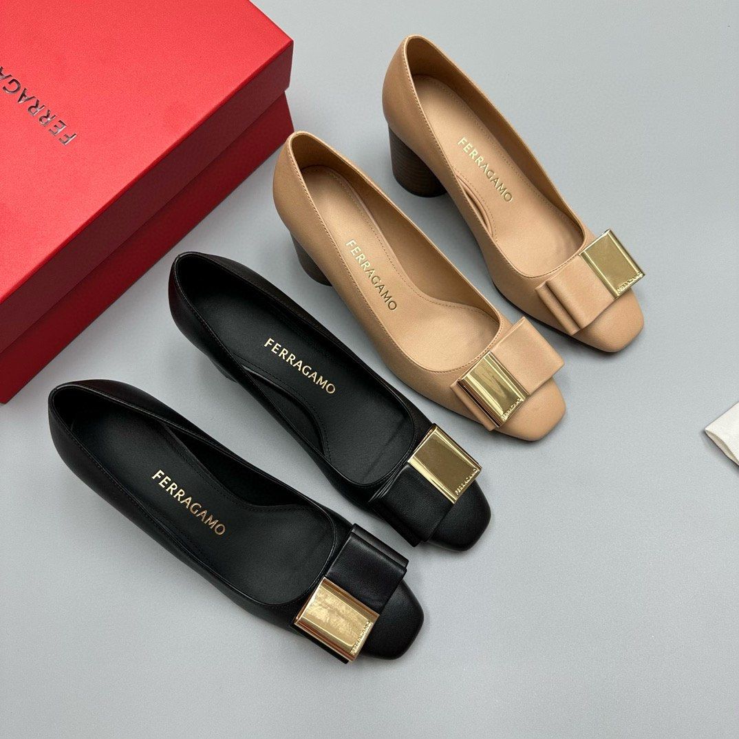 Salvatore Ferragamo Black Flats, Women's Fashion, Footwear, Flats on  Carousell