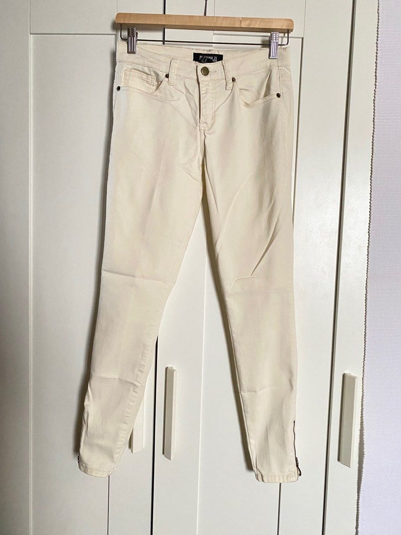 Forever 21 White Skinny Jeans (Category: Jeans) located in Quezon City. Submitted by lvma_ (Listing ID 1257137256, Image 2). Description: Used 1-2x only Skinny/Jeggings type.