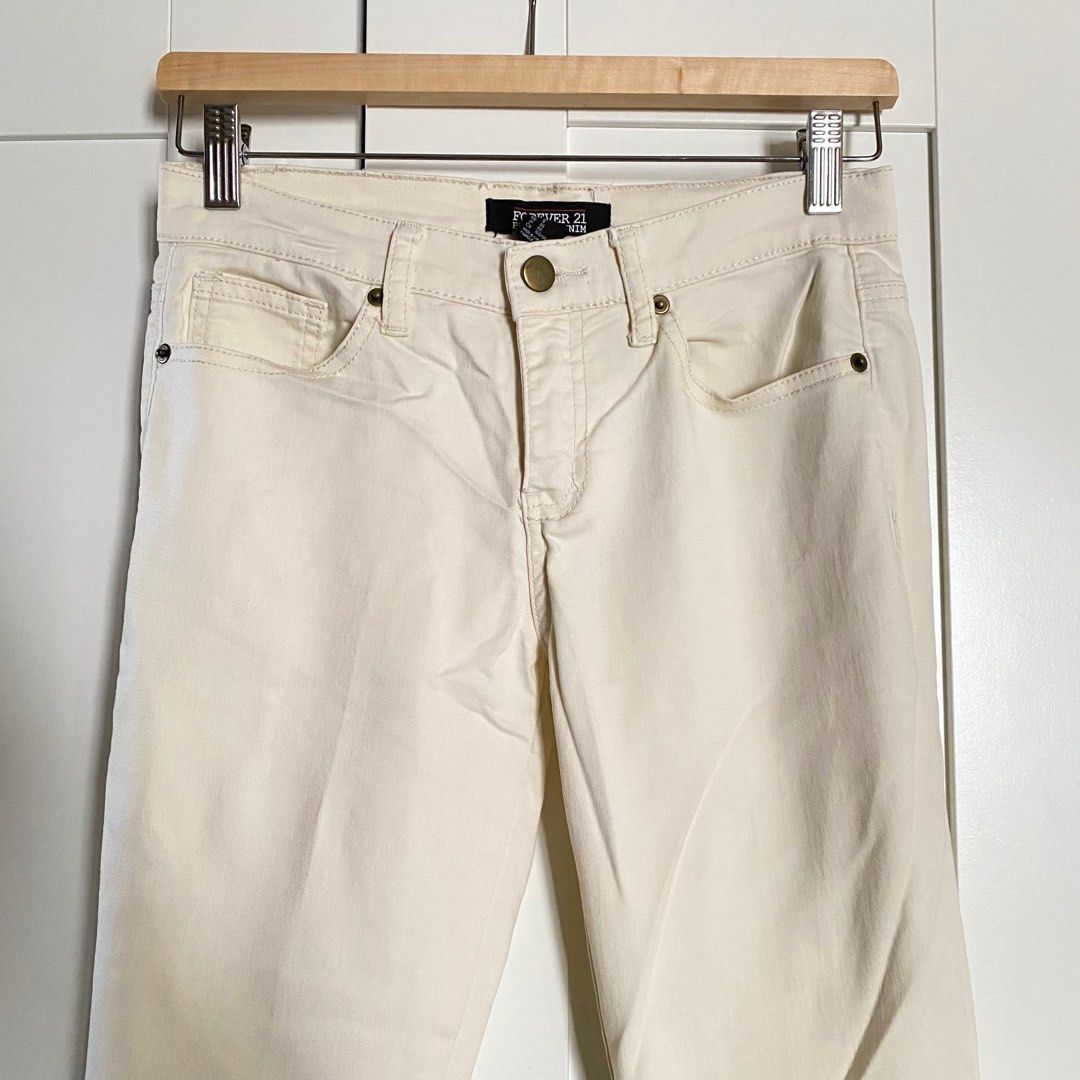 Forever 21 White Skinny Jeans (Category: Jeans) located in Quezon City. Submitted by lvma_ (Listing ID 1257137256, Image 1). Description: Used 1-2x only Skinny/Jeggings type.