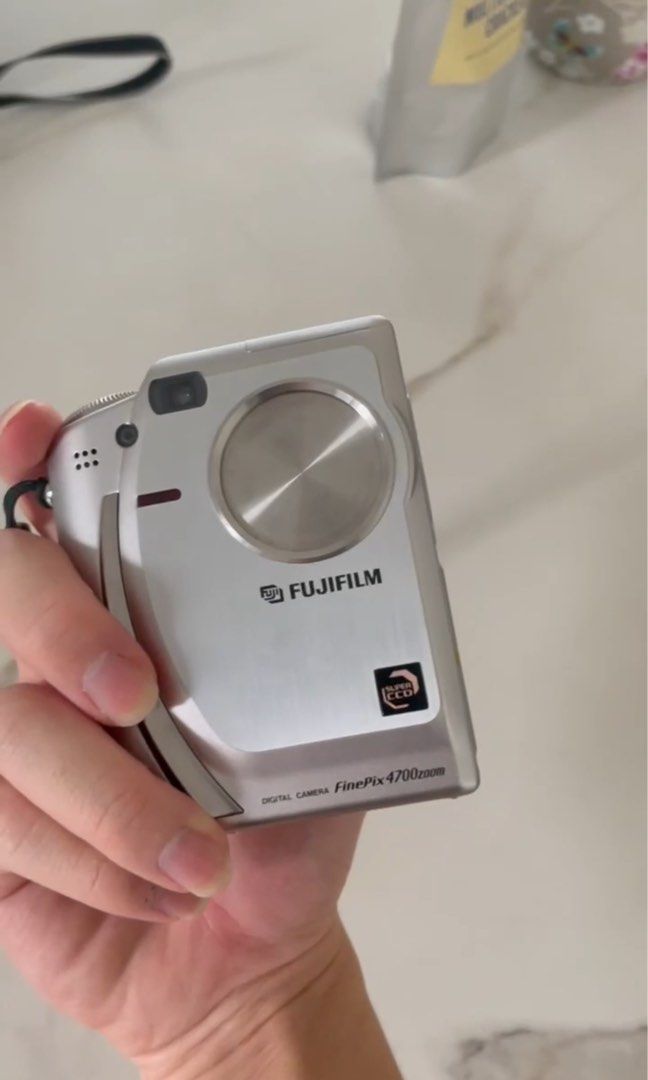 Fujifilm finepix 4700zoom, Photography, Cameras on Carousell