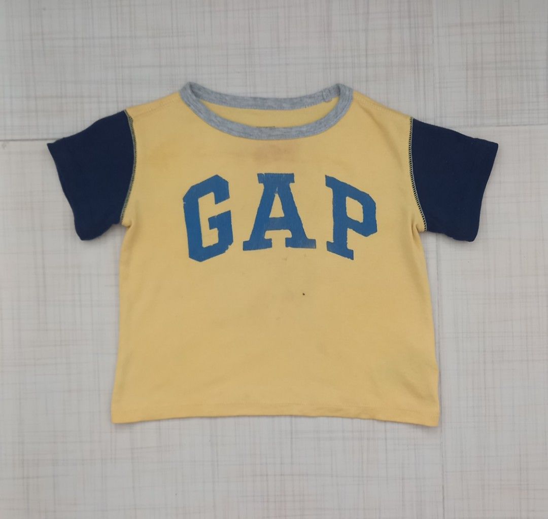 Y2K GAP Yellow Raglan Baby Tee (Category: Shirts) located in Legazpi City. Submitted by hewhodeclutters (Listing ID 1257182450, Image 3). Description: GAP Yellow Raglan Baby Tee Condition: 8.5/10 Size: Fits XS to S Issues: Faint Marker Stain, Pinhole, and Washable Stains (Check photos for closer details) Color may vary due to lighting. Price is still slightly negotiable so don't hesitate to make your offer. If you have inquiries, don't hesitate t