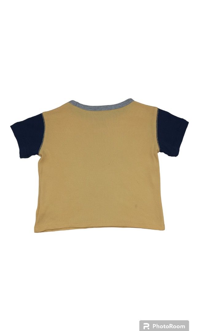 Y2K GAP Yellow Raglan Baby Tee (Category: Shirts) located in Legazpi City. Submitted by hewhodeclutters (Listing ID 1257182450, Image 2). Description: GAP Yellow Raglan Baby Tee Condition: 8.5/10 Size: Fits XS to S Issues: Faint Marker Stain, Pinhole, and Washable Stains (Check photos for closer details) Color may vary due to lighting. Price is still slightly negotiable so don't hesitate to make your offer. If you have inquiries, don't hesitate t
