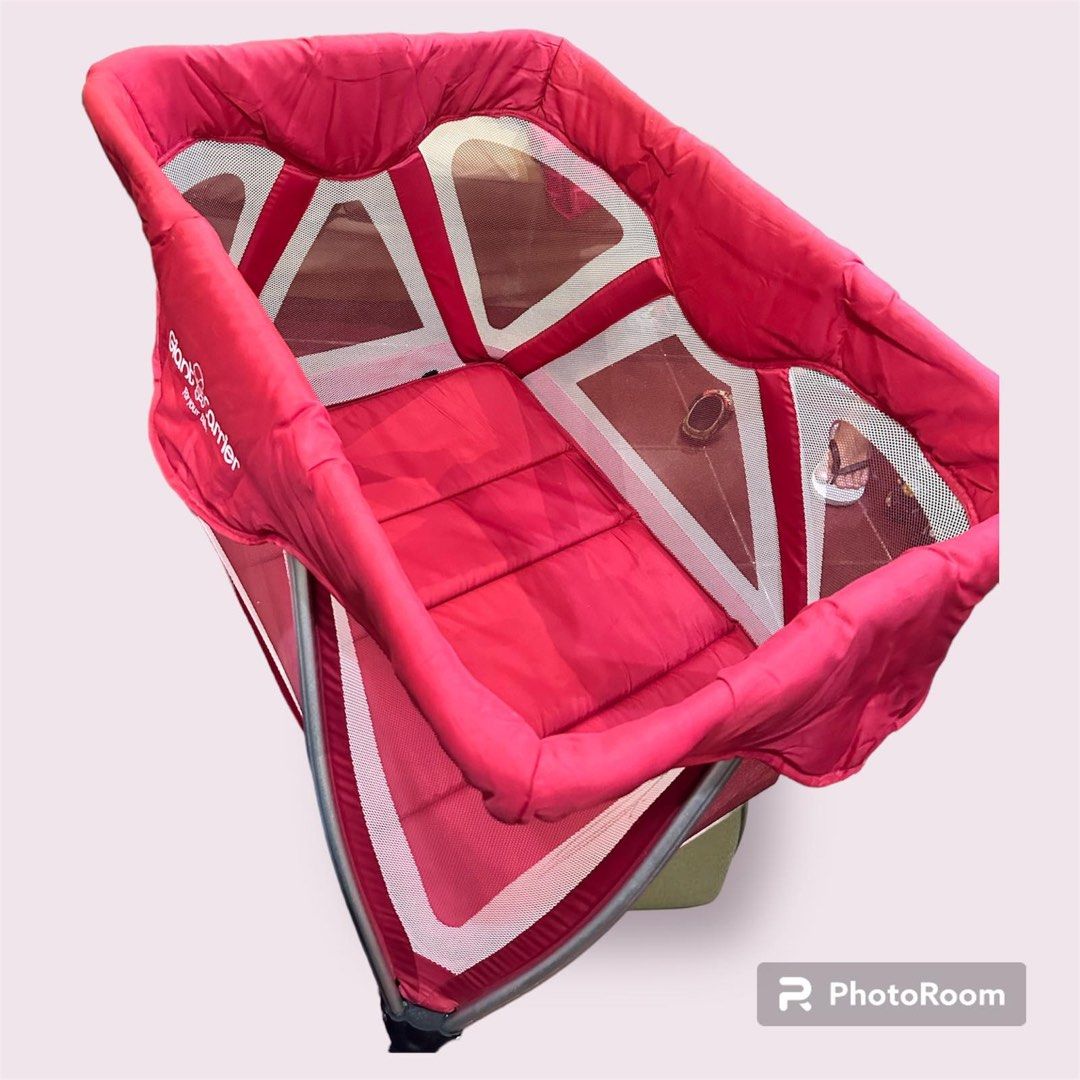 Giant carrier store crib geoffrey size