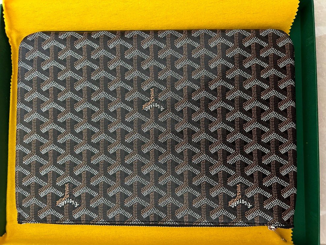 Authentic Goyard Senat Pouch in MM size in Navy Blue colour, Luxury, Bags &  Wallets on Carousell