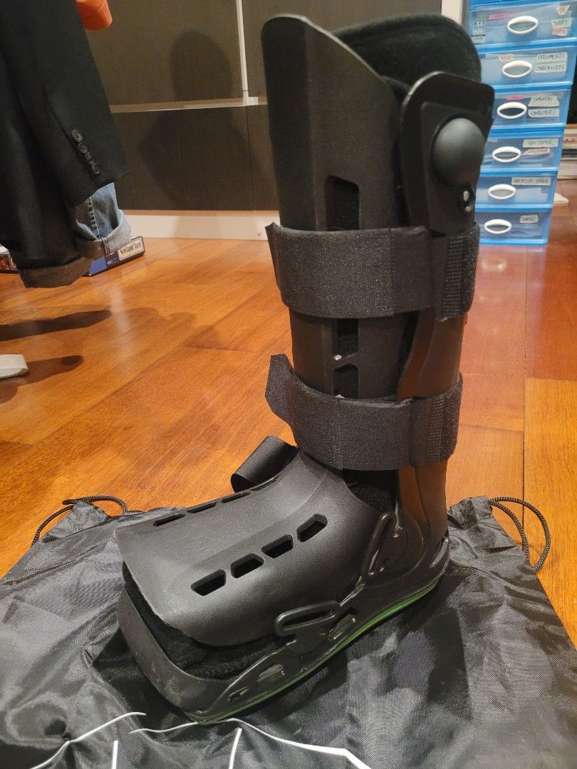 INFLATABLE WALKER BOOT (Category: Rehabilitative Devices) located in Petaling Jaya. Submitted by minionhug (Listing ID 1257138274, Image 2). Description: INFLATABLE WALKER BOOT For either foot, Size S shoe size around size 4 to 6. Used for twisted ankle..