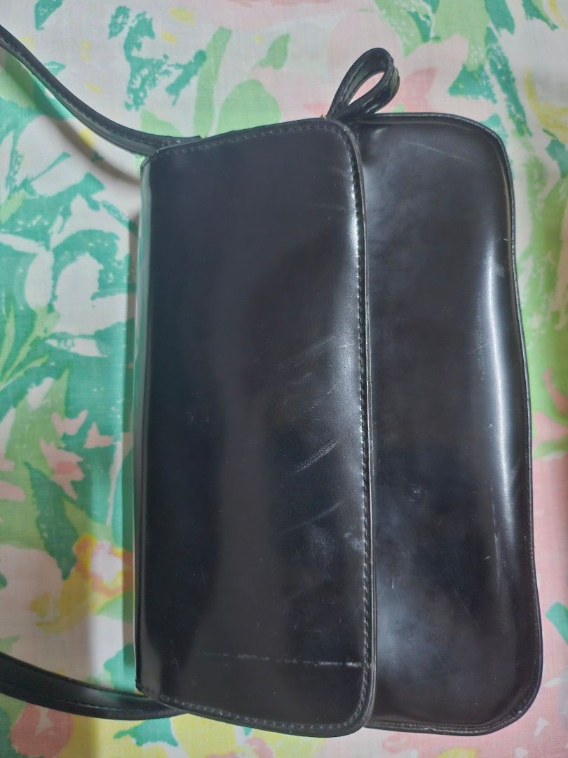 Jones New York small purse (Category: Purses & Pouches) located in Muntinlupa City. Submitted by atol0987 (Listing ID 1257127514, Image 3). Description: buyer to shoulder sf.