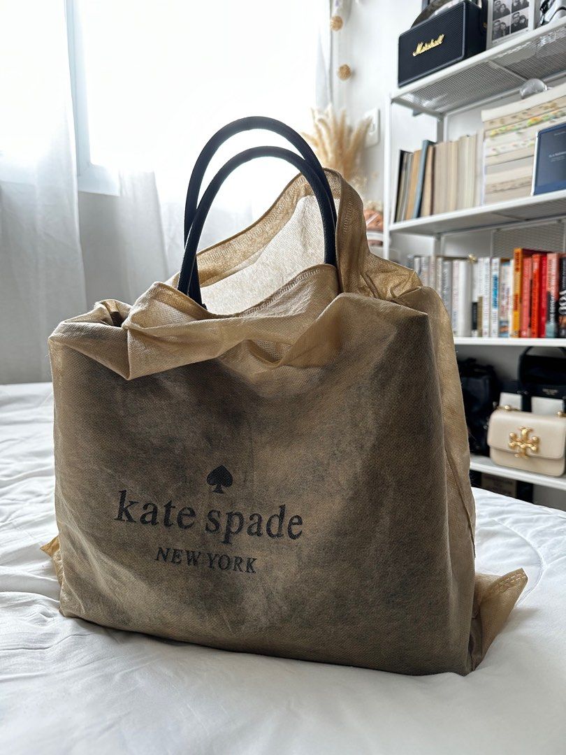 Kate Spade Eva Medium Satchel Bag (Category: Luxury Bags & Wallets) located in Manila. Submitted by prelovedbyggl (Listing ID 1257033653, Image 2). Description: Clean and like new leather Kate Spade Bought in Hongkong Barely used With dust bag, care card and receipt With strap *Last price*** Selling at low price.