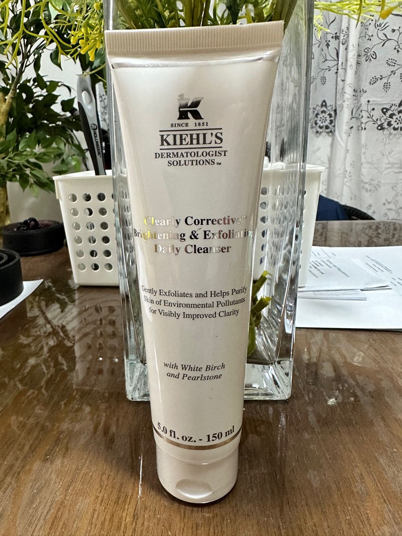 Kiehl’s Clearly Corrective Brightening & Exfoliating Daily Cleanser, Beauty & Personal Care