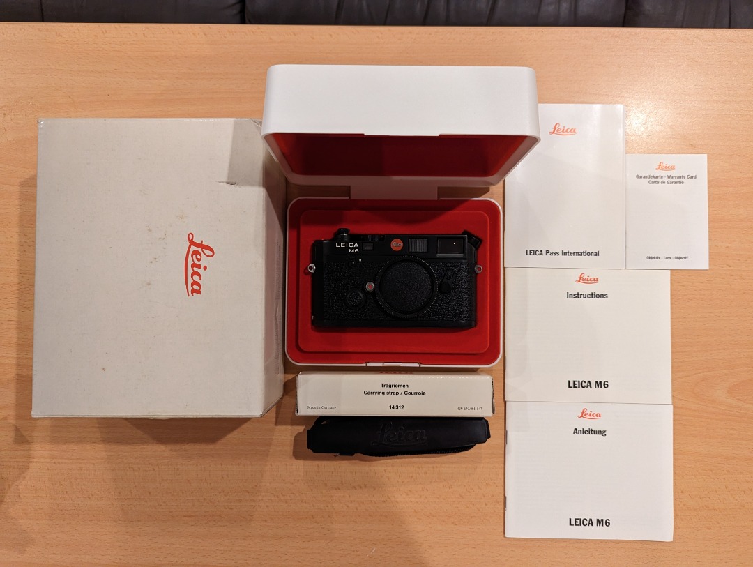 Leica M6 Classic 0.72 10404 (Black) *VERY NICE SERIAL NUMBER*!!!, Photography, Cameras on Carousell