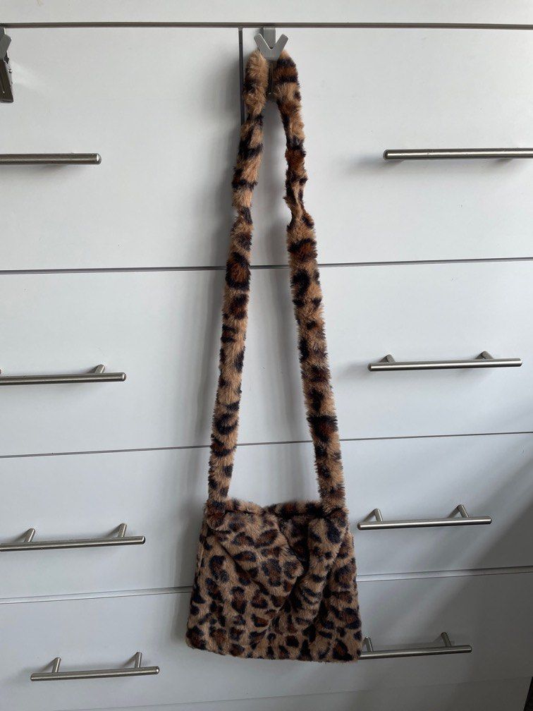 Fluffy leopard print bag 2025