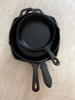 Lodge Cast Iron 14 Pre-Seasoned Baking Pan With Loop Handles, P14P3 