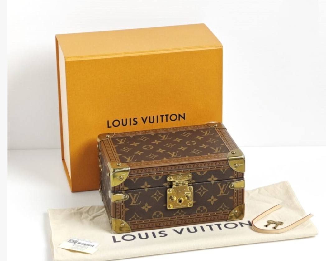 Authenticated Used Louis Vuitton Damier Azur Coffret Tresor 24