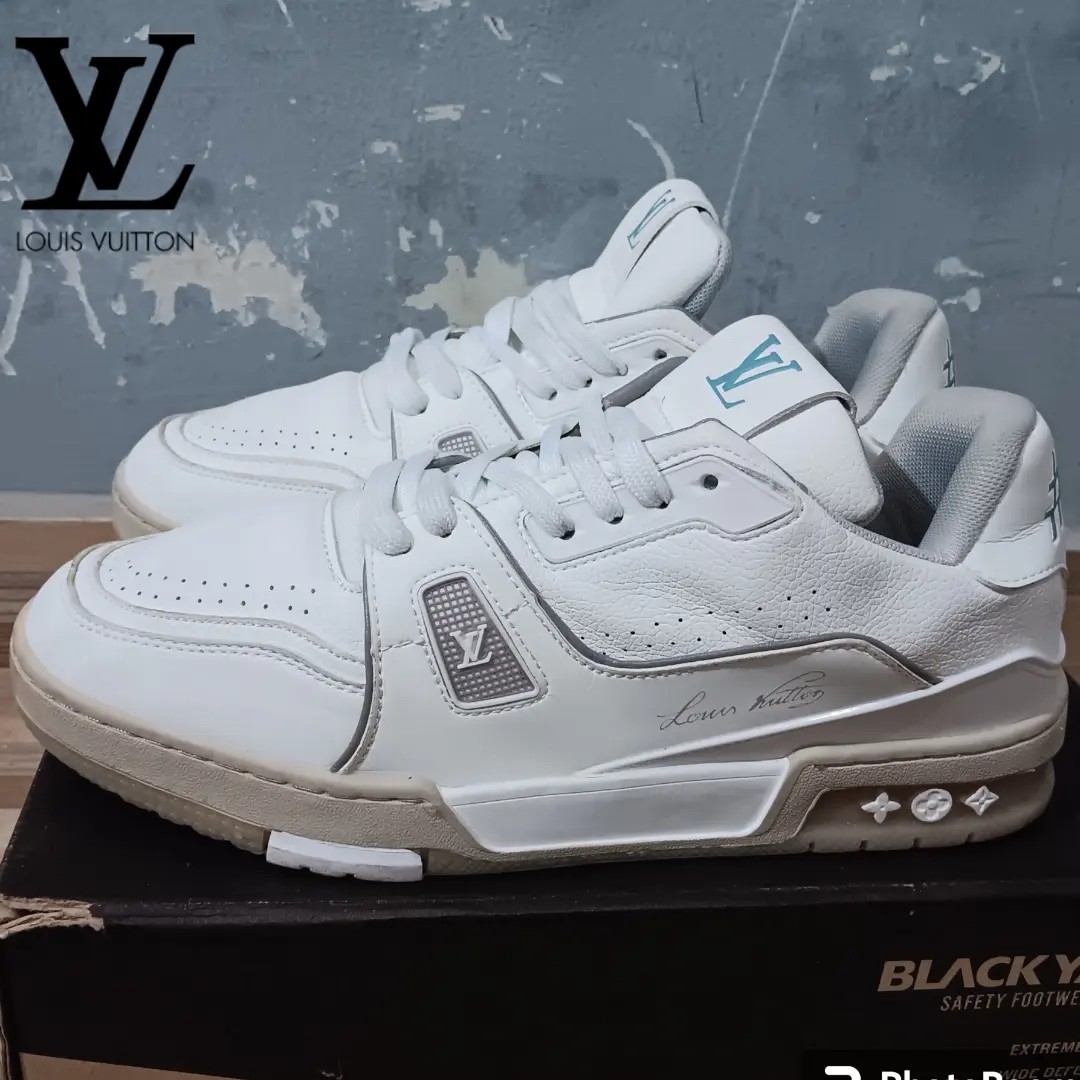 Sepatu Second Louis Vuitton MS0139 Tenis Sneaker size 40, Fesyen Wanita,  Sepatu di Carousell