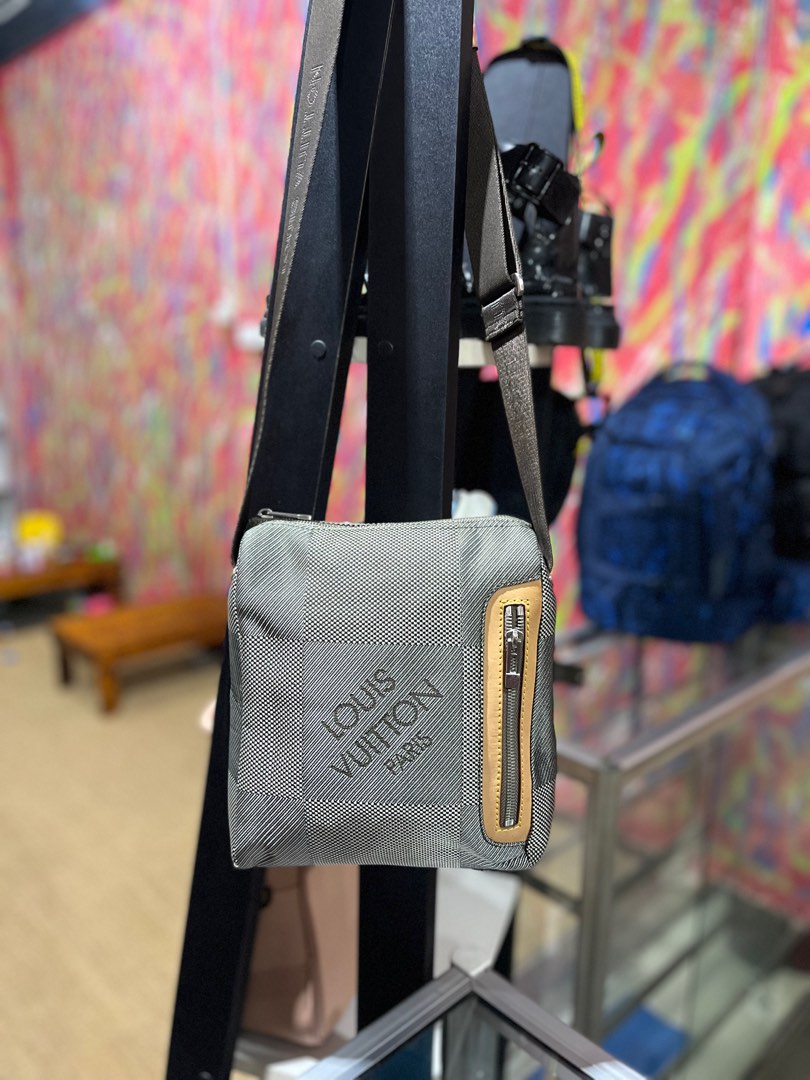 Louis Vuitton Sling Bag, Fesyen Pria, Tas & Dompet , Tas Selempang di  Carousell