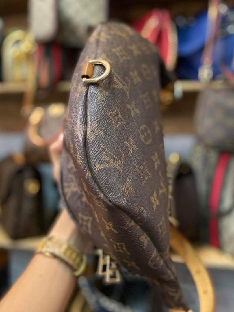 MCM Visetos Essential Multi-Pochette Belt Bag, Luxury, Bags & Wallets on  Carousell